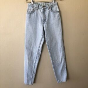 Vintage 90’s Levi’s 550 Relaxed Fit Tapered Leg Light Wash Jeans